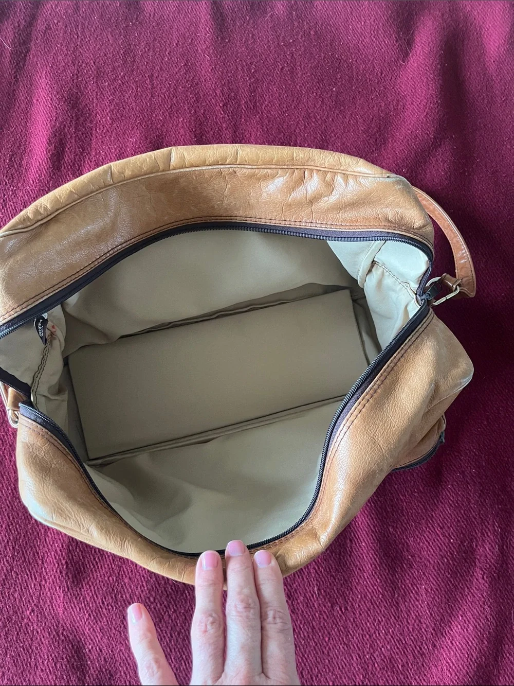 Men's Tan Leather Messenger Bag with Adjustable Strap